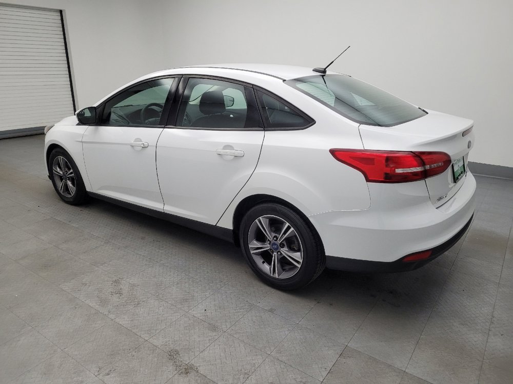 Used 2018 Ford Focus SE w/ SE Appearance Package FWD image 3