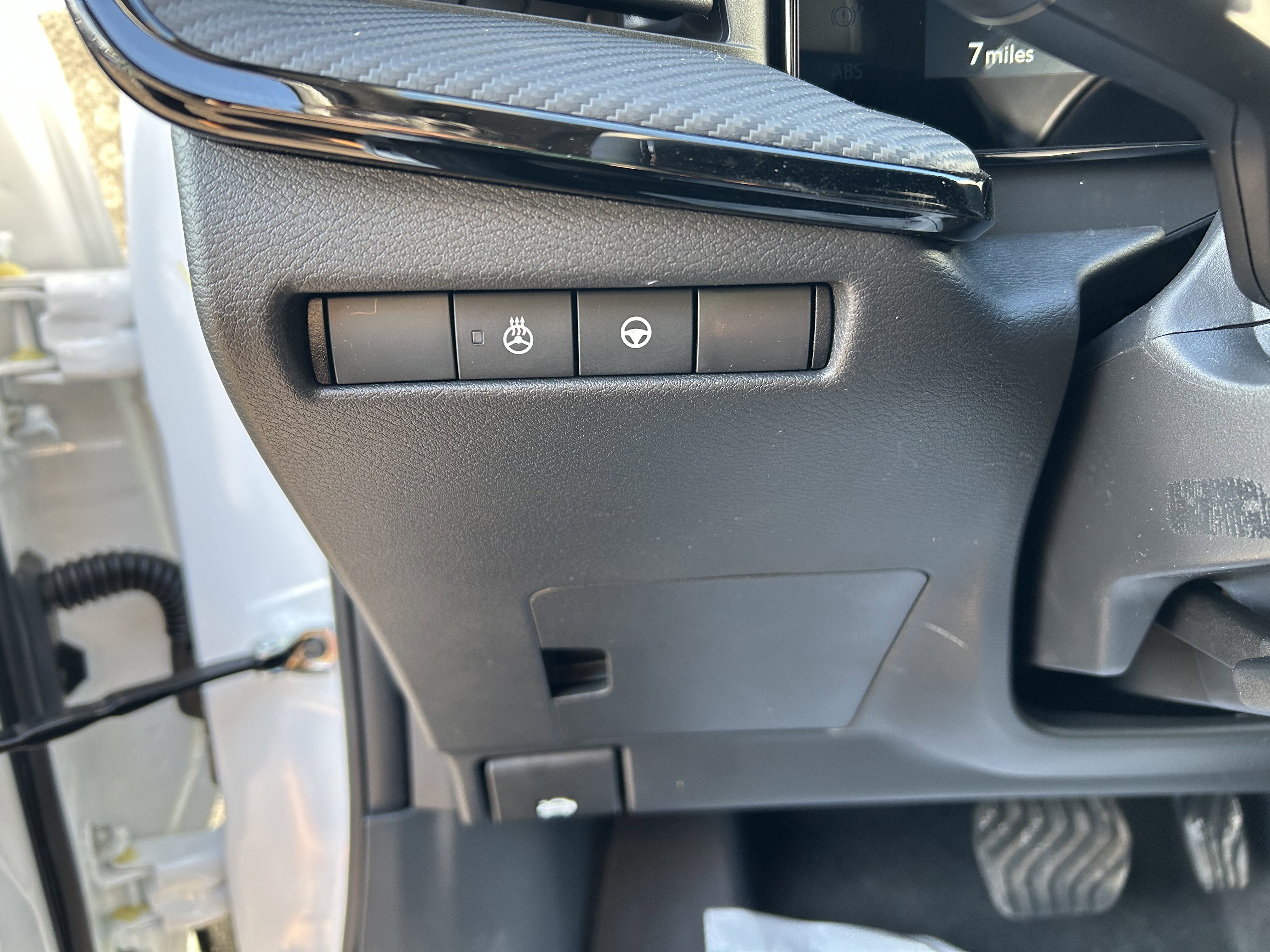New 2026 Nissan Kicks SR w/ SR Premium Package AWD/4WD image 13