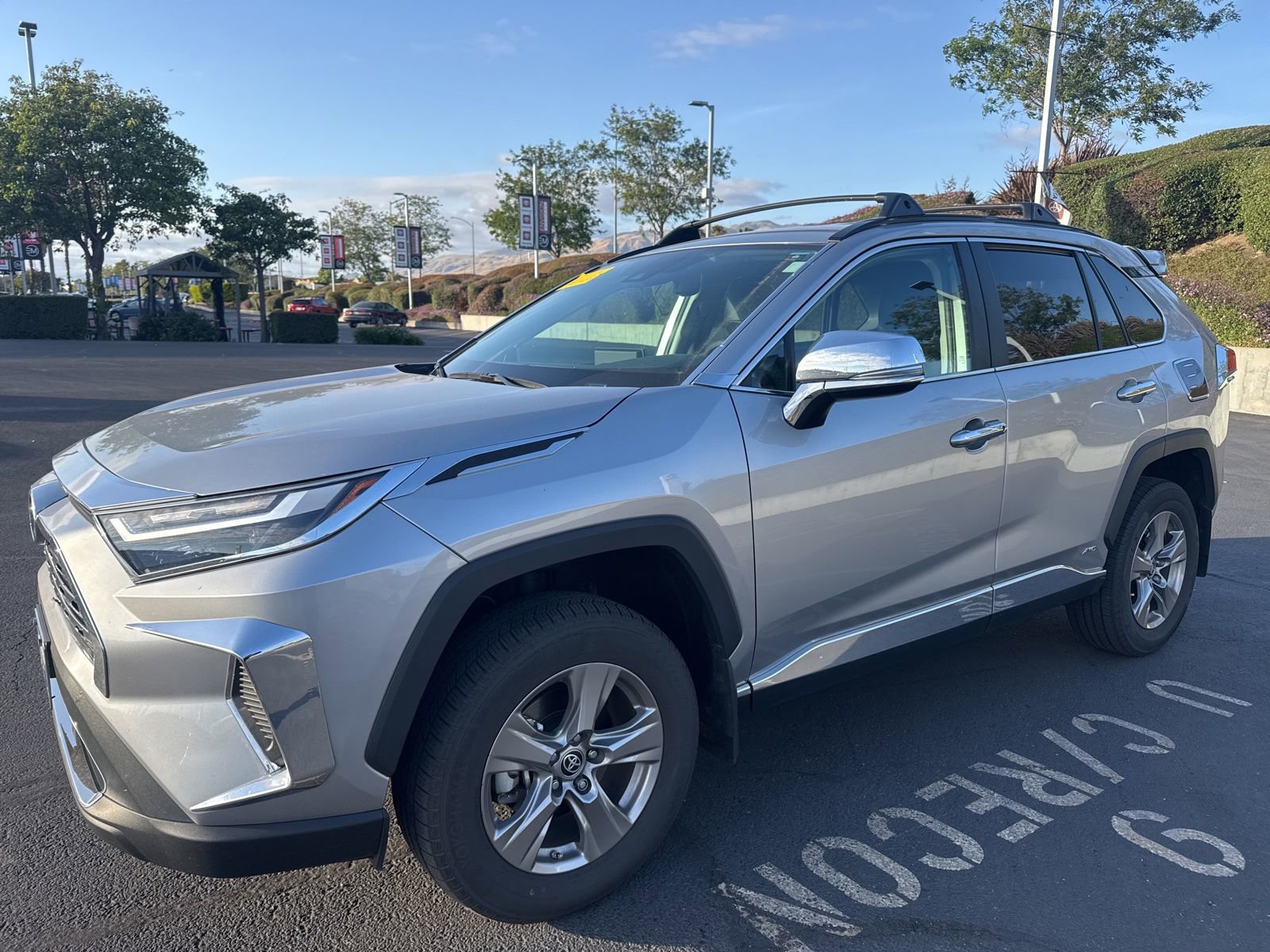 Used 2024 Toyota RAV4 LE AWD/4WD image 3