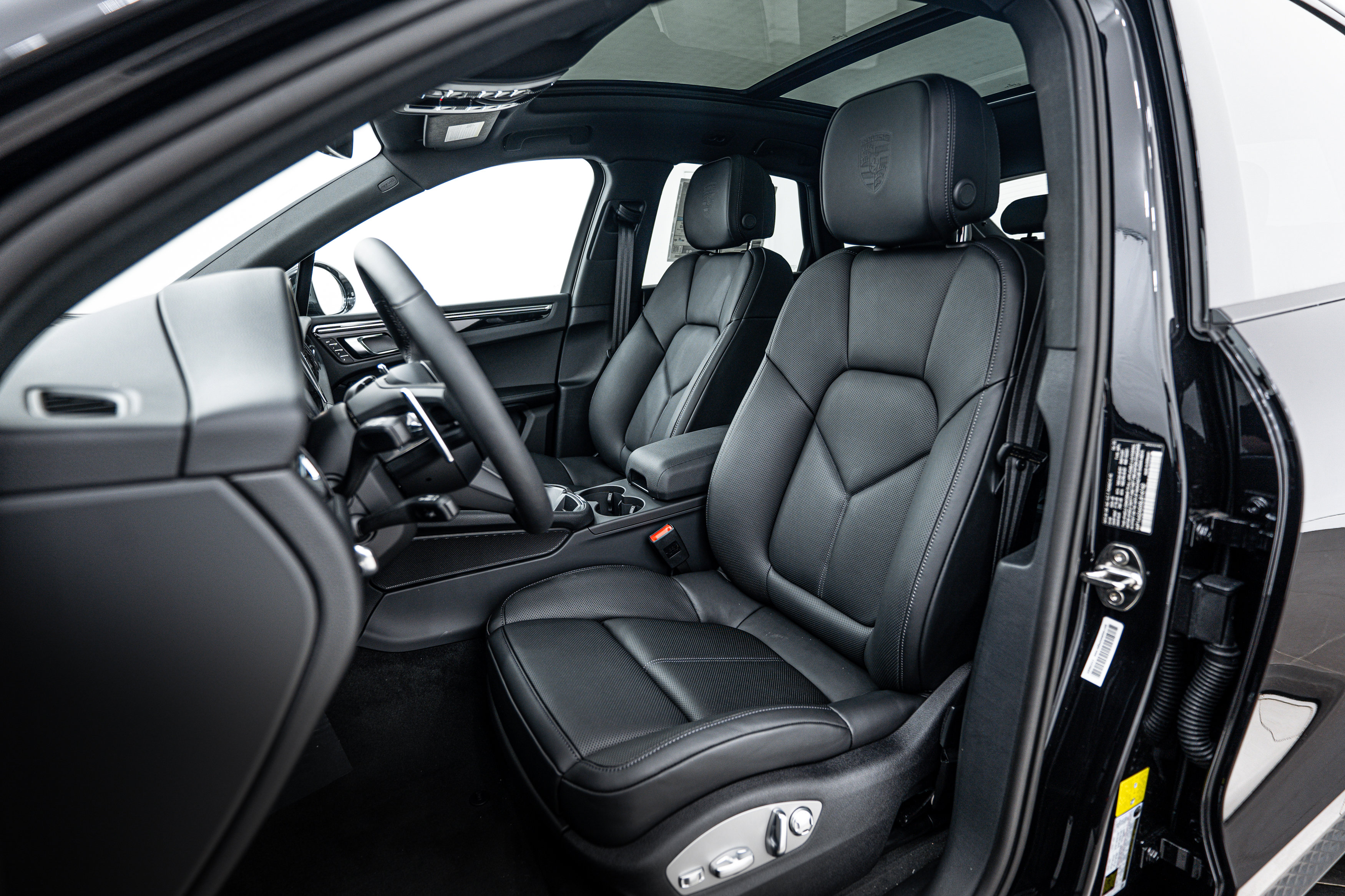 New 2025 Porsche Macan image 5