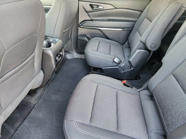 Used 2025 Chevrolet Traverse LT image 30