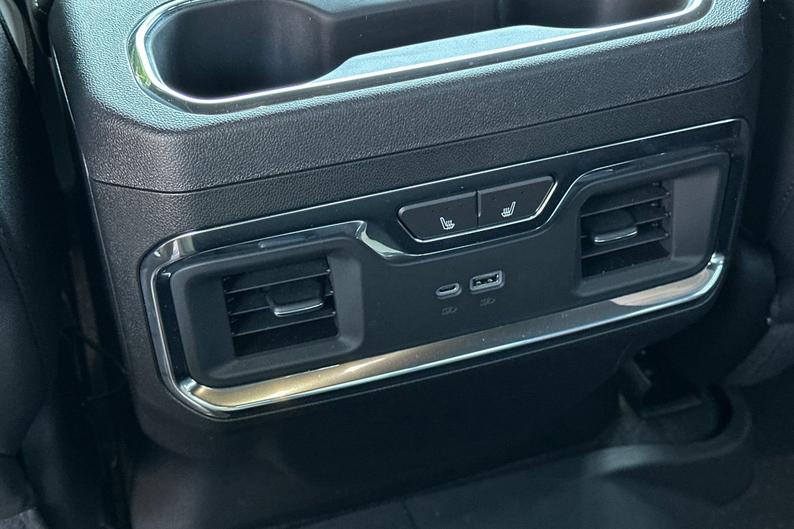 Used 2024 Chevrolet Silverado 2500 High Country w/ Technology Package AWD/4WD image 13