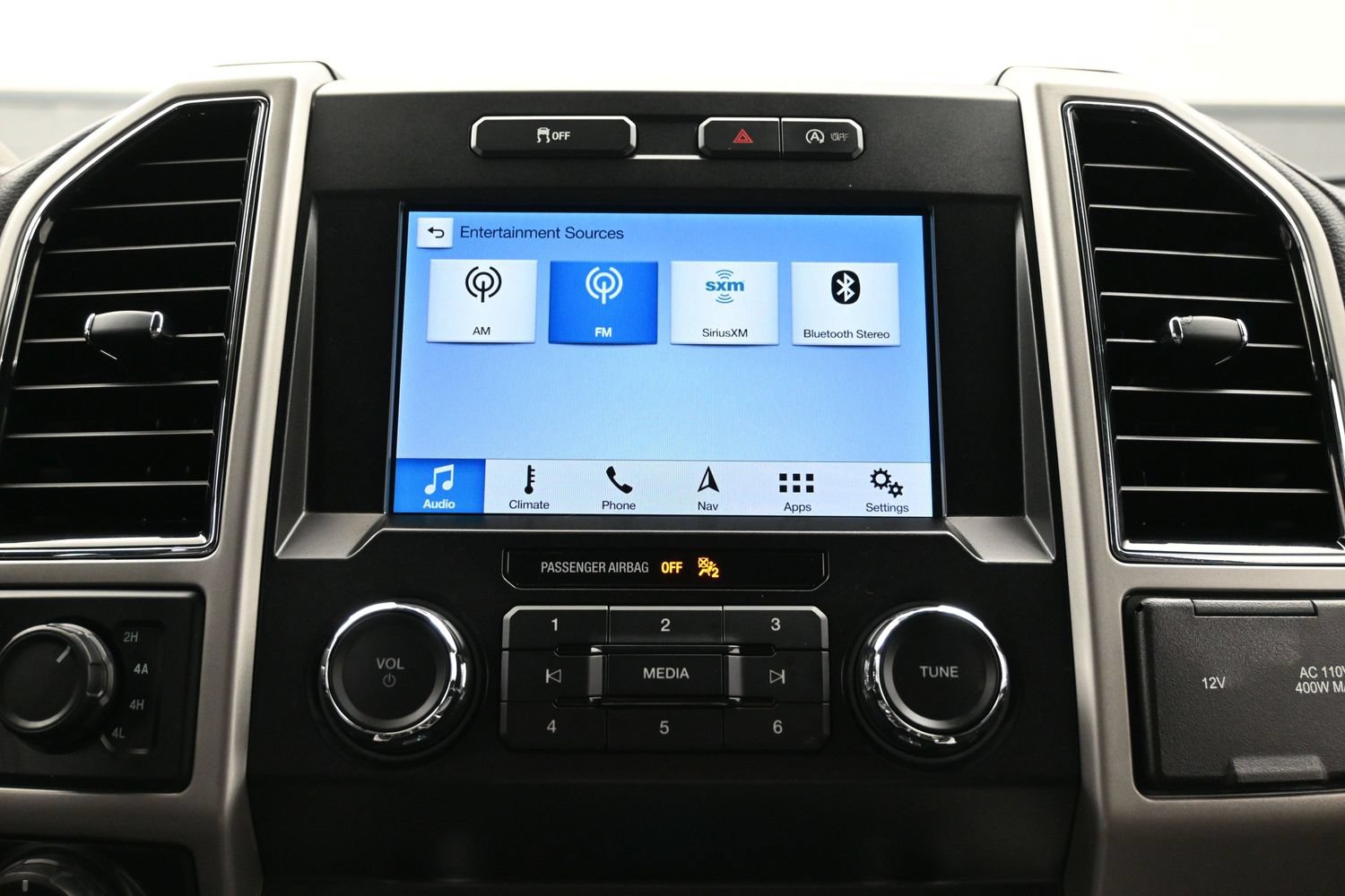 Used 2019 Ford F150 Lariat w/ Trailer Tow Package AWD/4WD image 33