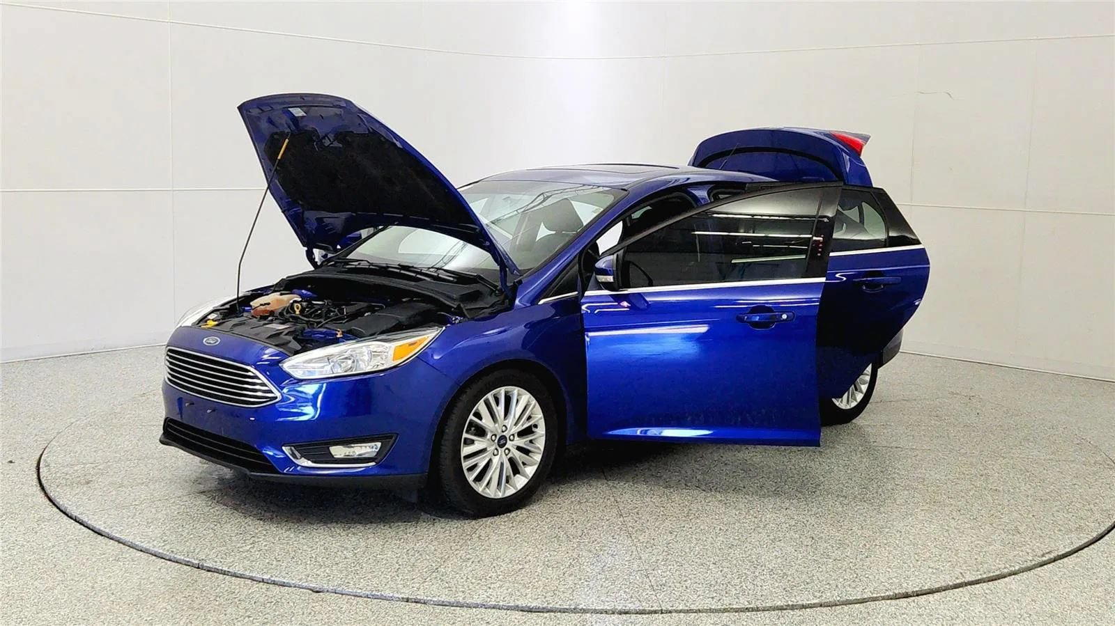 Used 2015 Ford Focus Titanium FWD image 10