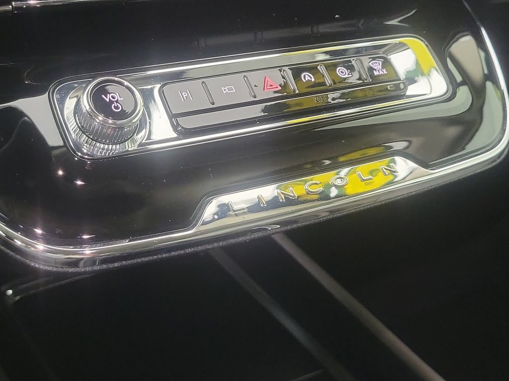 Certified 2025 Lincoln Corsair FWD image 28