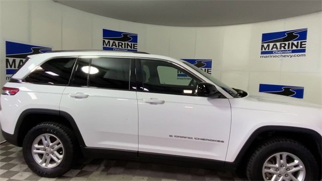 Used 2023 Jeep Grand Cherokee Laredo w/ Luxury Tech Group I image 3