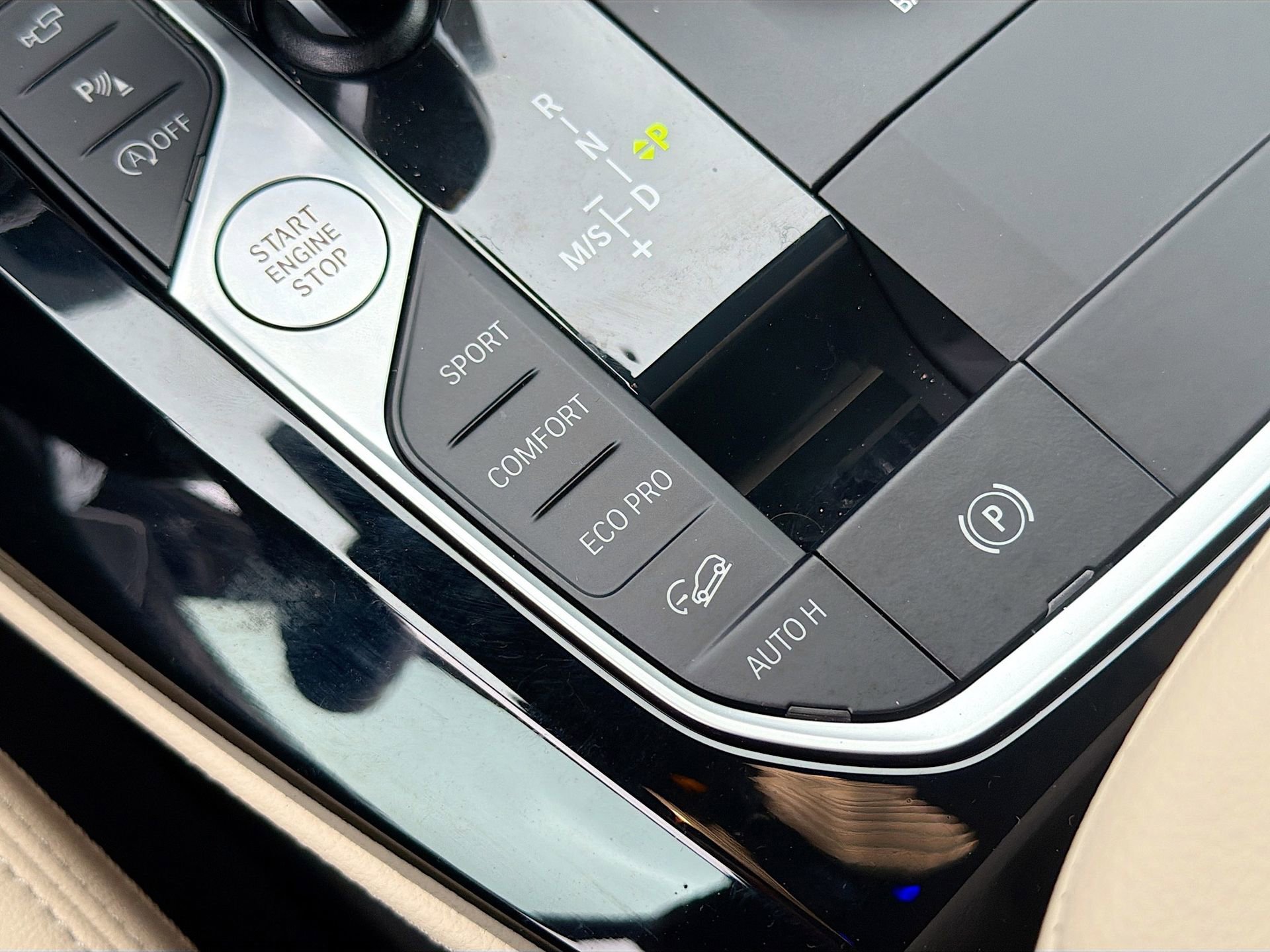 Certified 2025 BMW X4 xDrive30i image 31