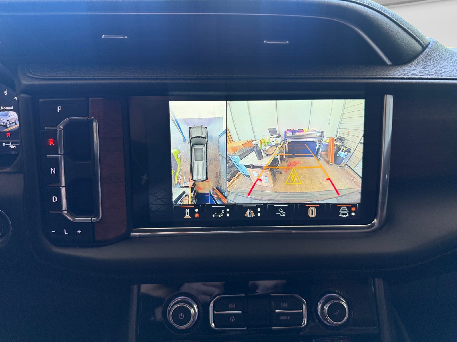 Used 2023 GMC Yukon Denali Ultimate AWD/4WD image 29