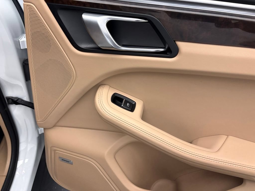 Certified 2023 Porsche Macan AWD/4WD image 29