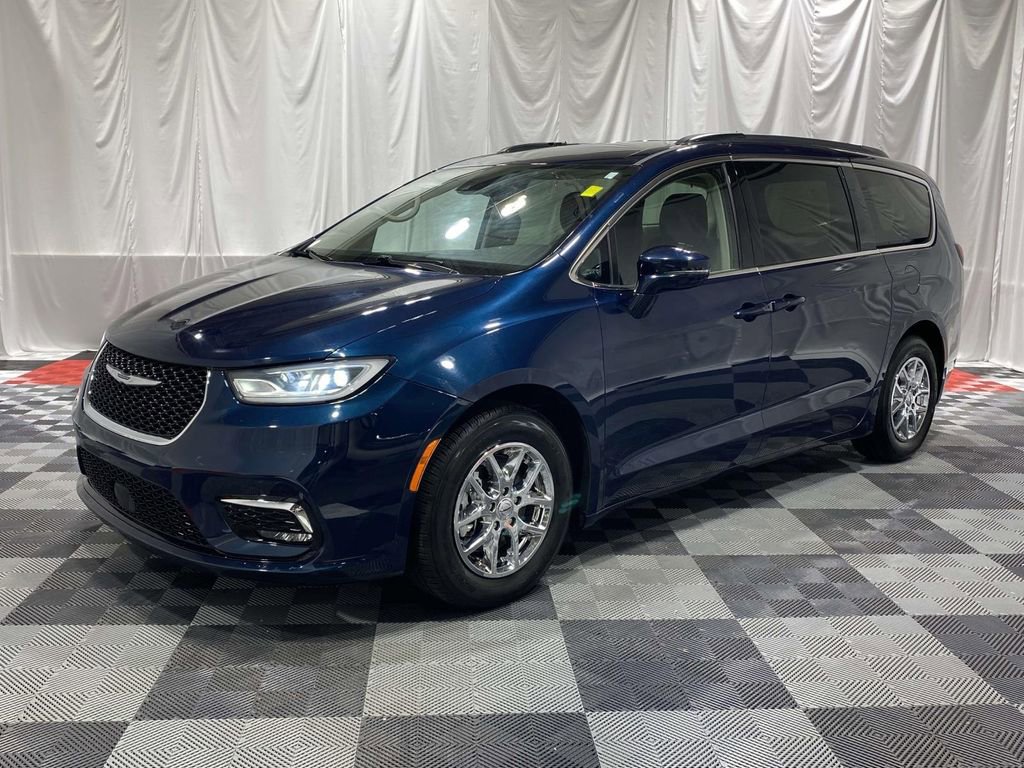 Used 2022 Chrysler Pacifica Touring-L FWD image 1
