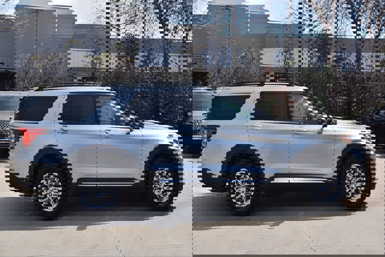 Certified 2025 Ford Explorer Active w/ Active Comfort Package image 6