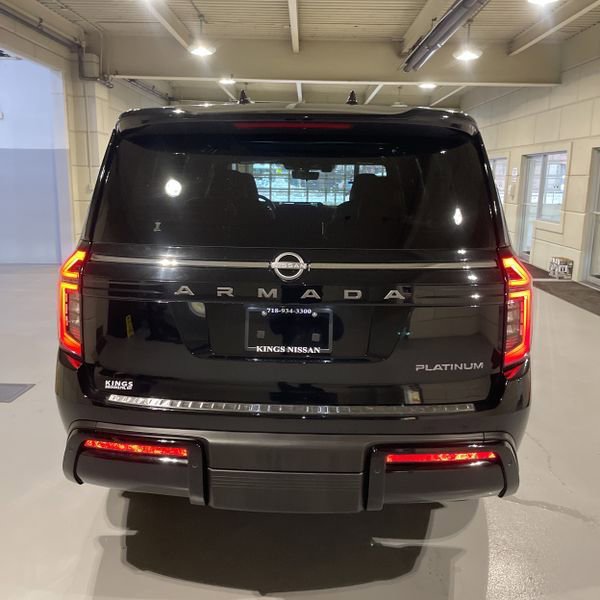 Used 2025 Nissan Armada Platinum image 10