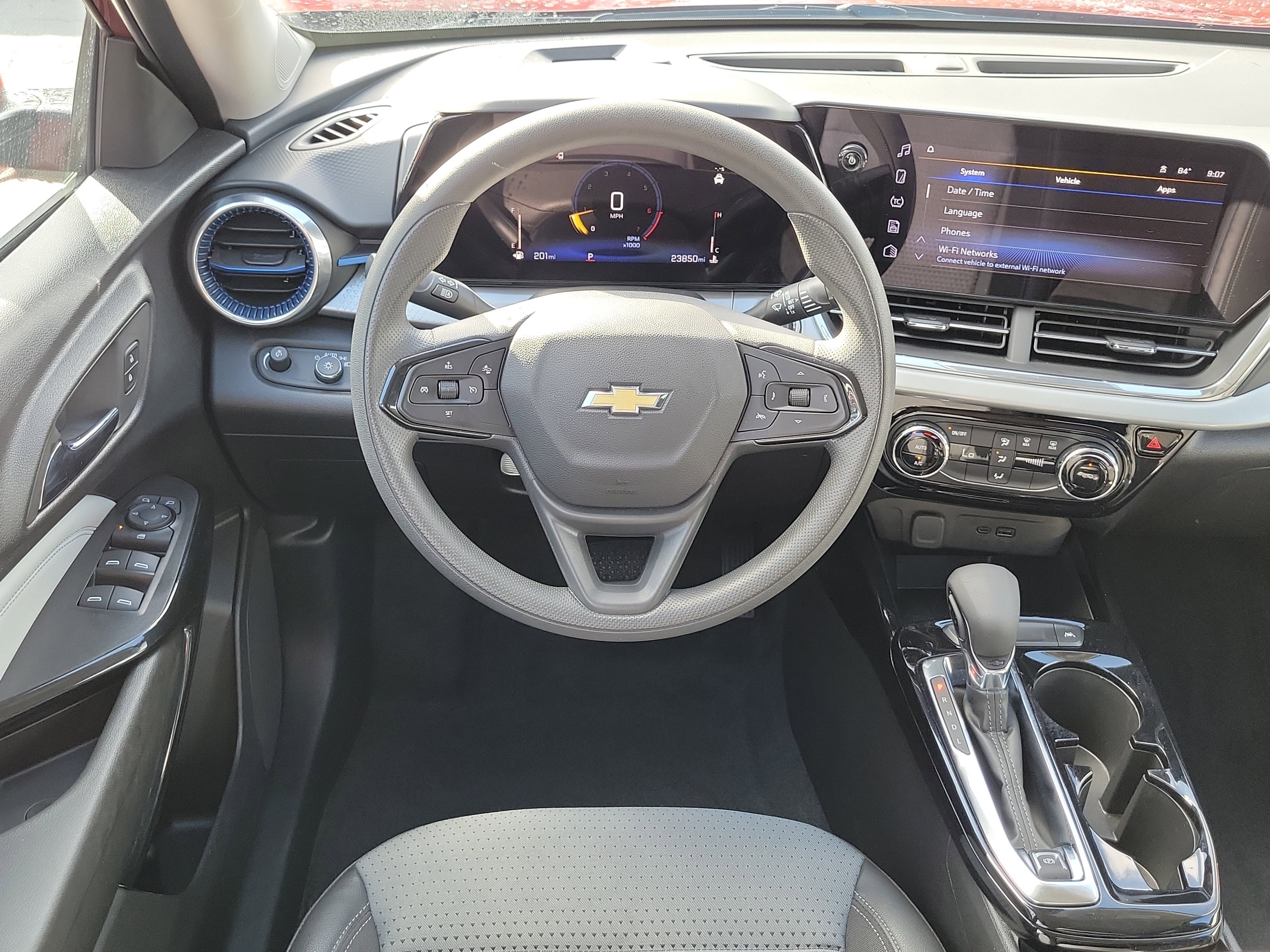 Used 2025 Chevrolet Trax LT FWD image 16