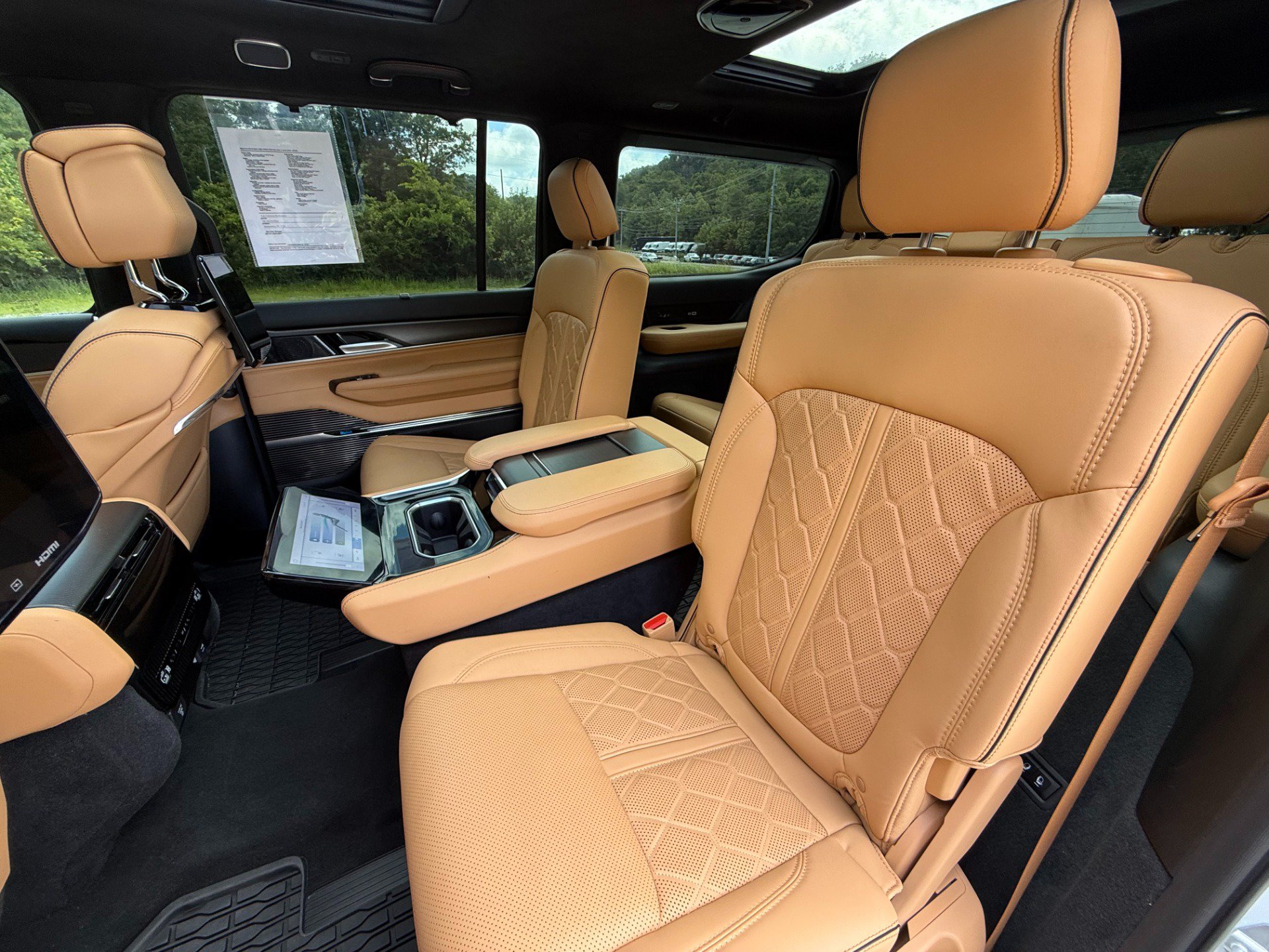 Used 2025 Jeep Grand Wagoneer Series III w/ Rear Seat Video Group 1 AWD/4WD image 41
