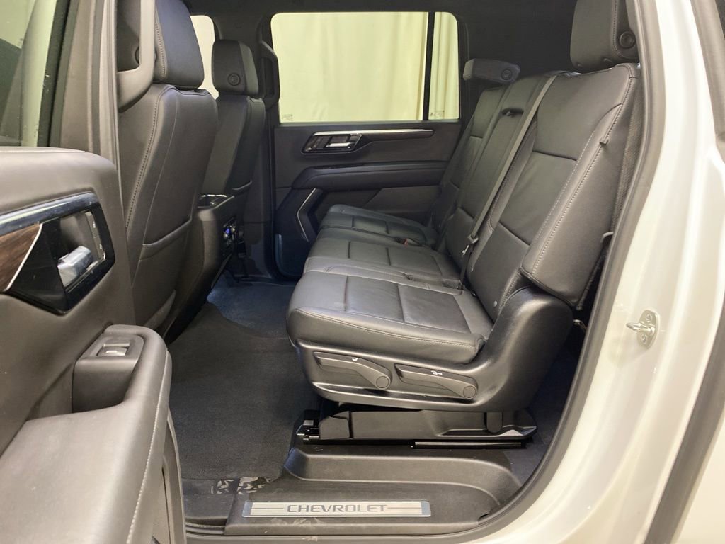 Used 2025 Chevrolet Suburban Z71 AWD/4WD image 16