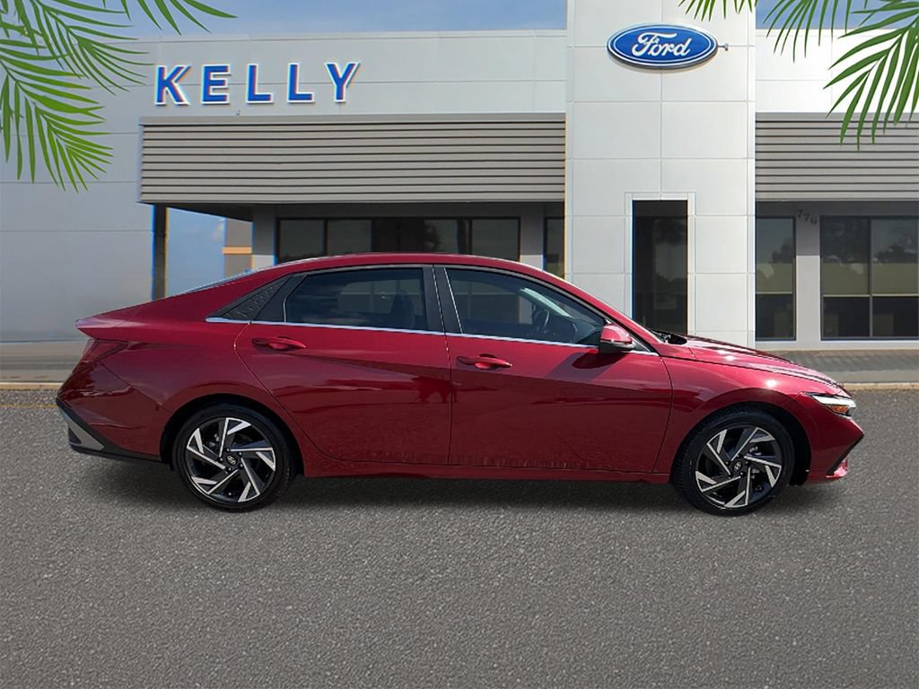 Used 2025 Hyundai Elantra Limited FWD image 6