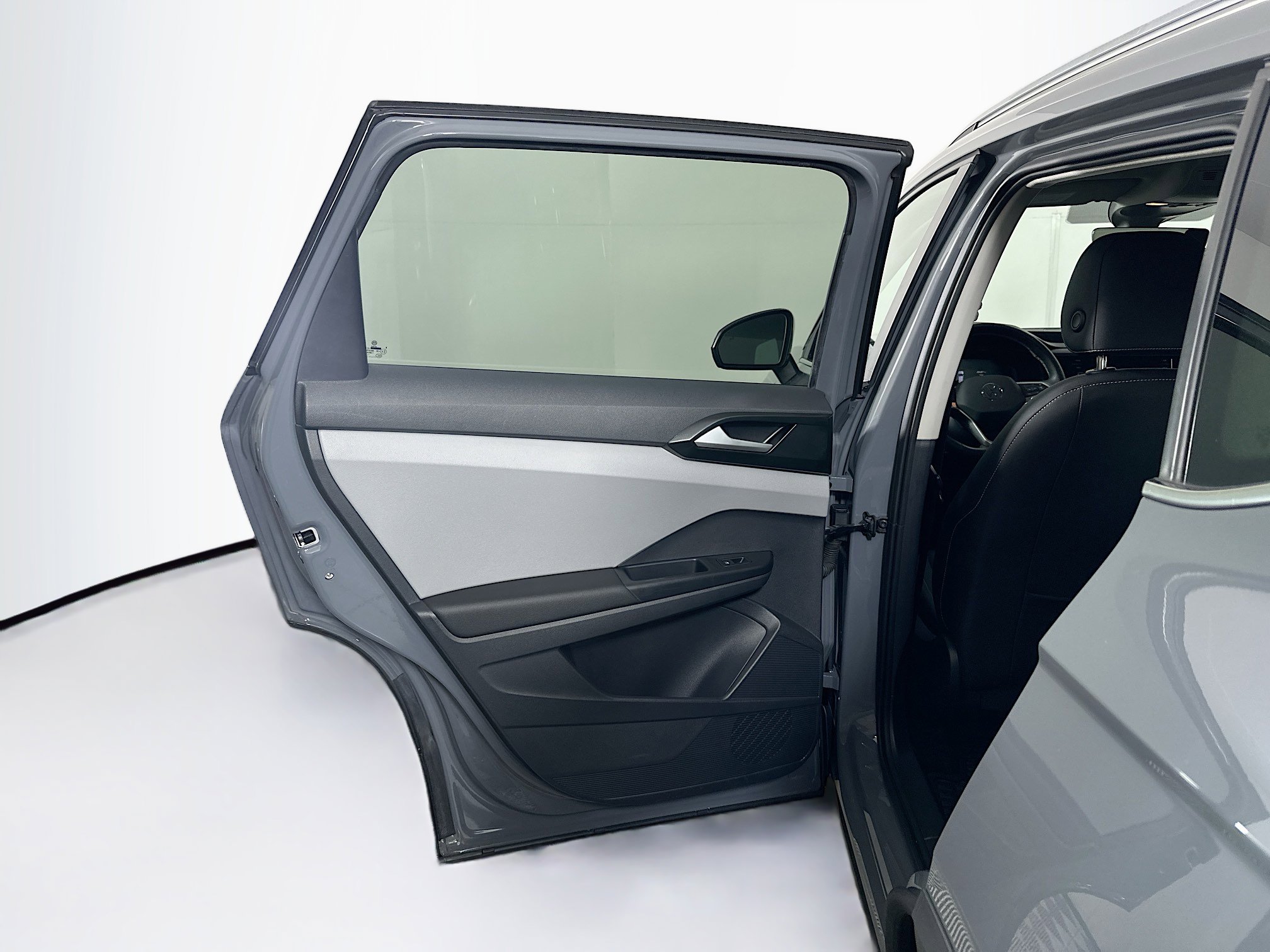 Used 2023 Volkswagen Taos SE w/ Black Wheel Package image 25