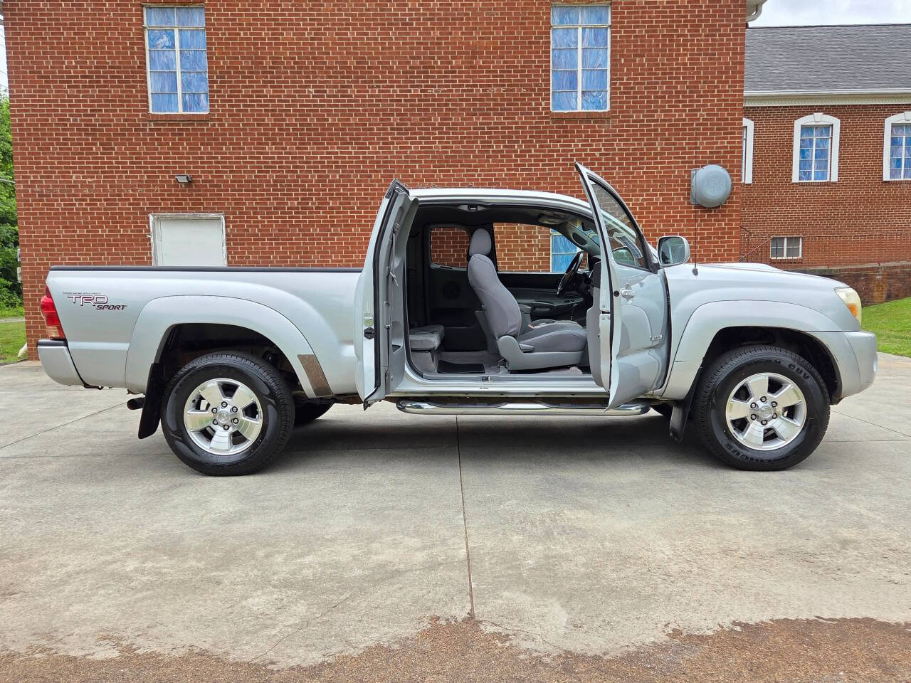 Used 2005 Toyota Tacoma PreRunner RWD image 5
