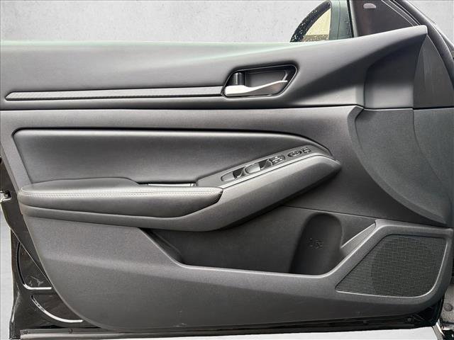 Used 2024 Nissan Altima 2.5 SV image 10