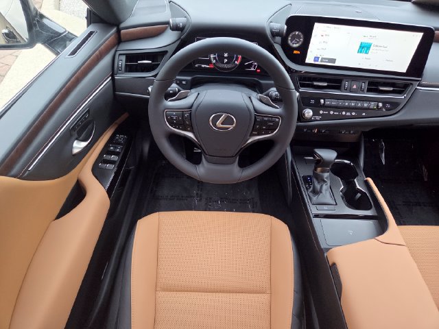 Used 2025 Lexus ES 350 w/ Accessory Package (Z1) FWD image 4