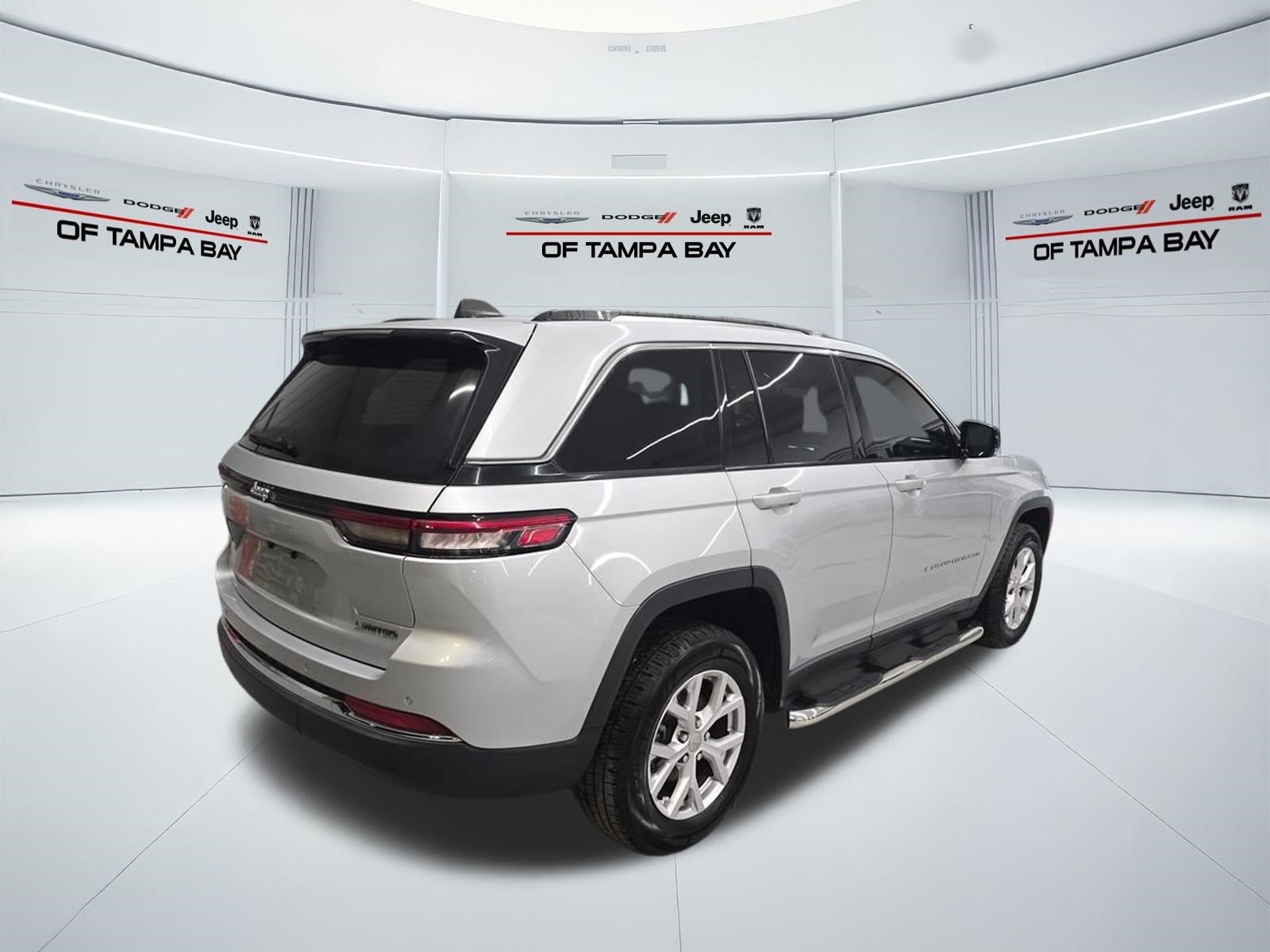 Used 2022 Jeep Grand Cherokee Limited RWD image 6