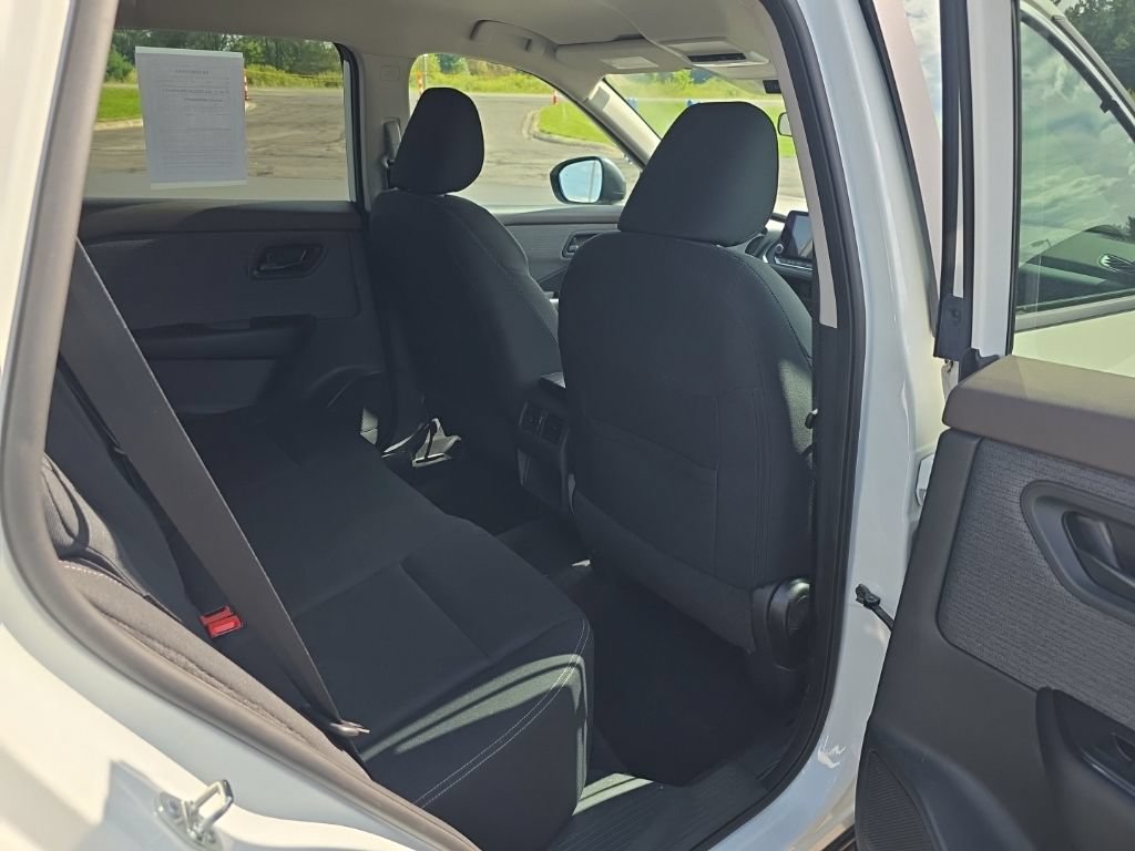 Used 2023 Nissan Rogue S AWD/4WD image 22