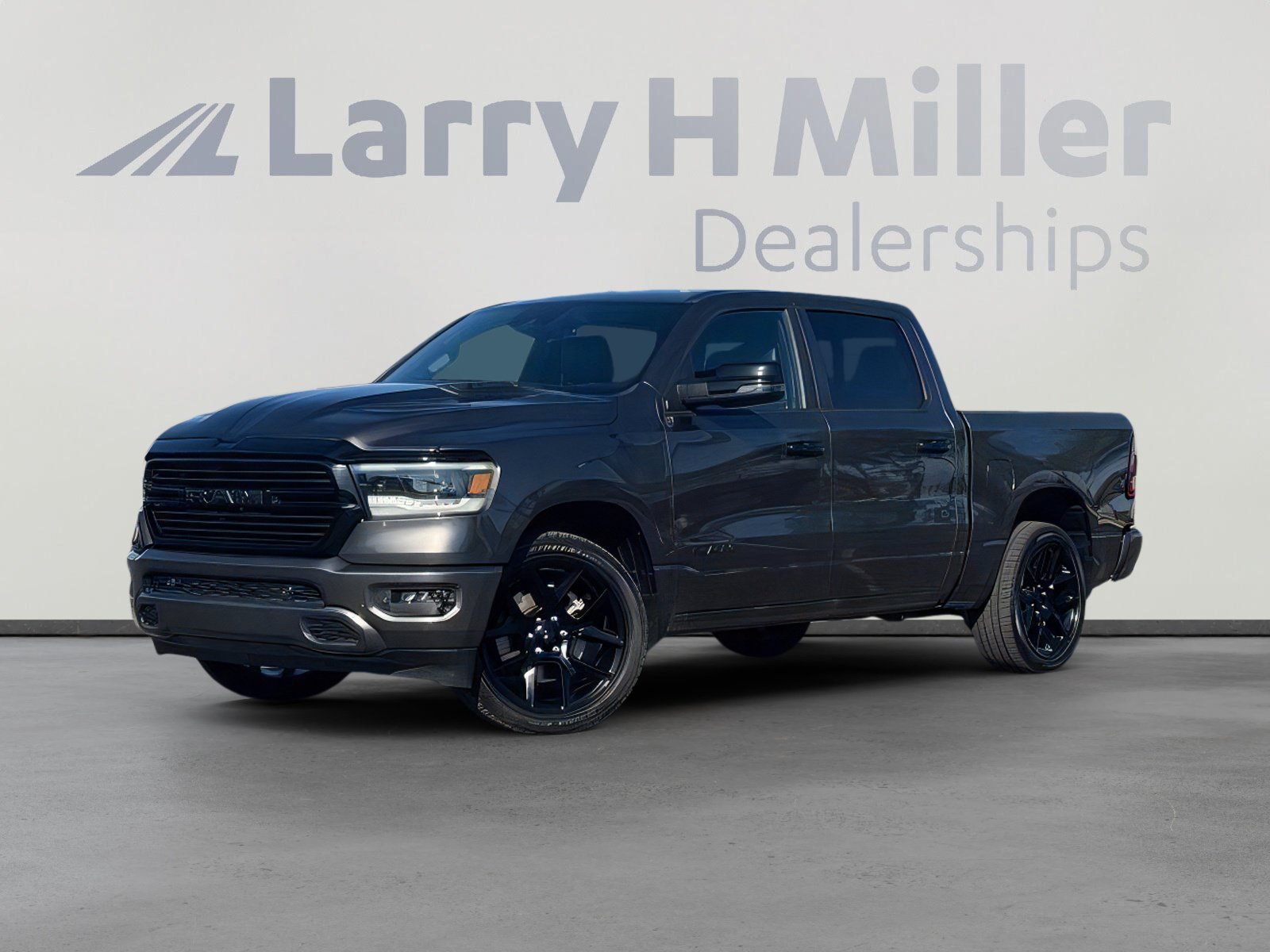 Used 2023 RAM 1500 Laramie AWD/4WD image 1