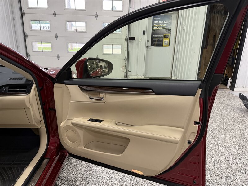 Used 2015 Lexus ES 350 w/ Luxury Package FWD image 35