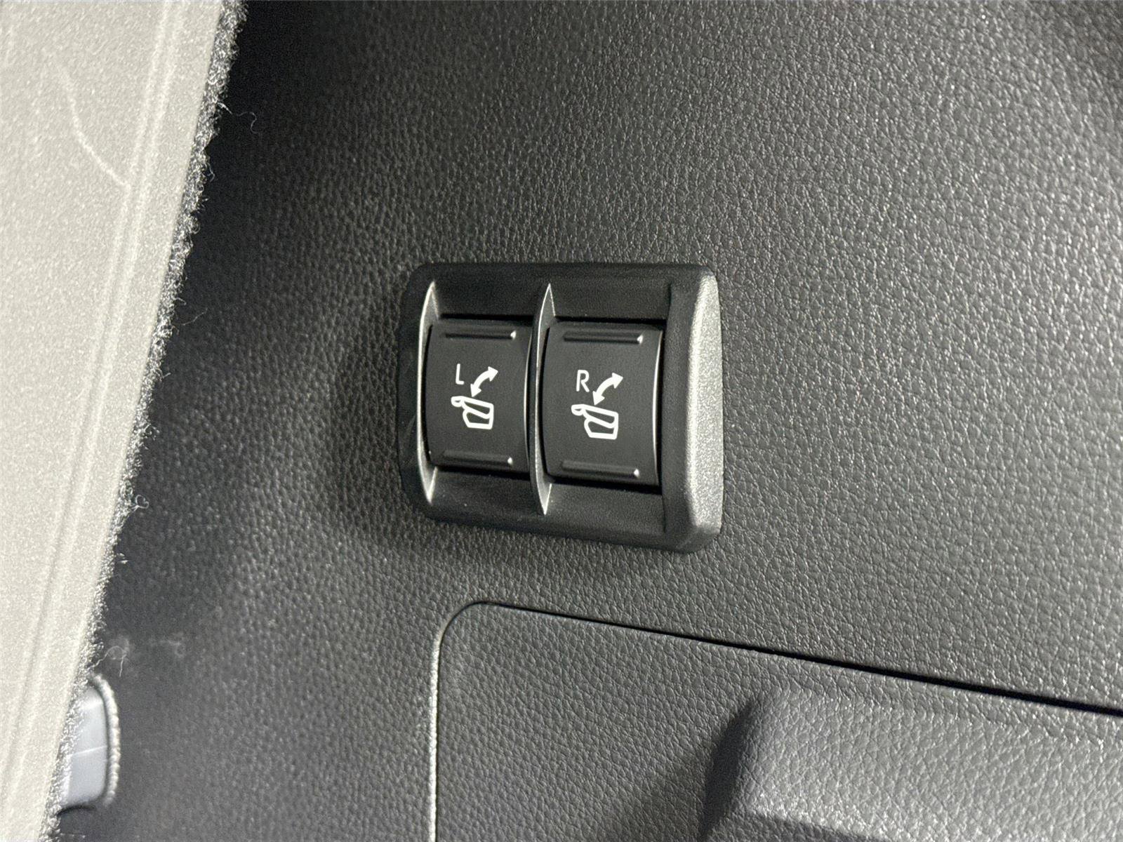 Certified 2025 Toyota Sequoia Platinum image 43