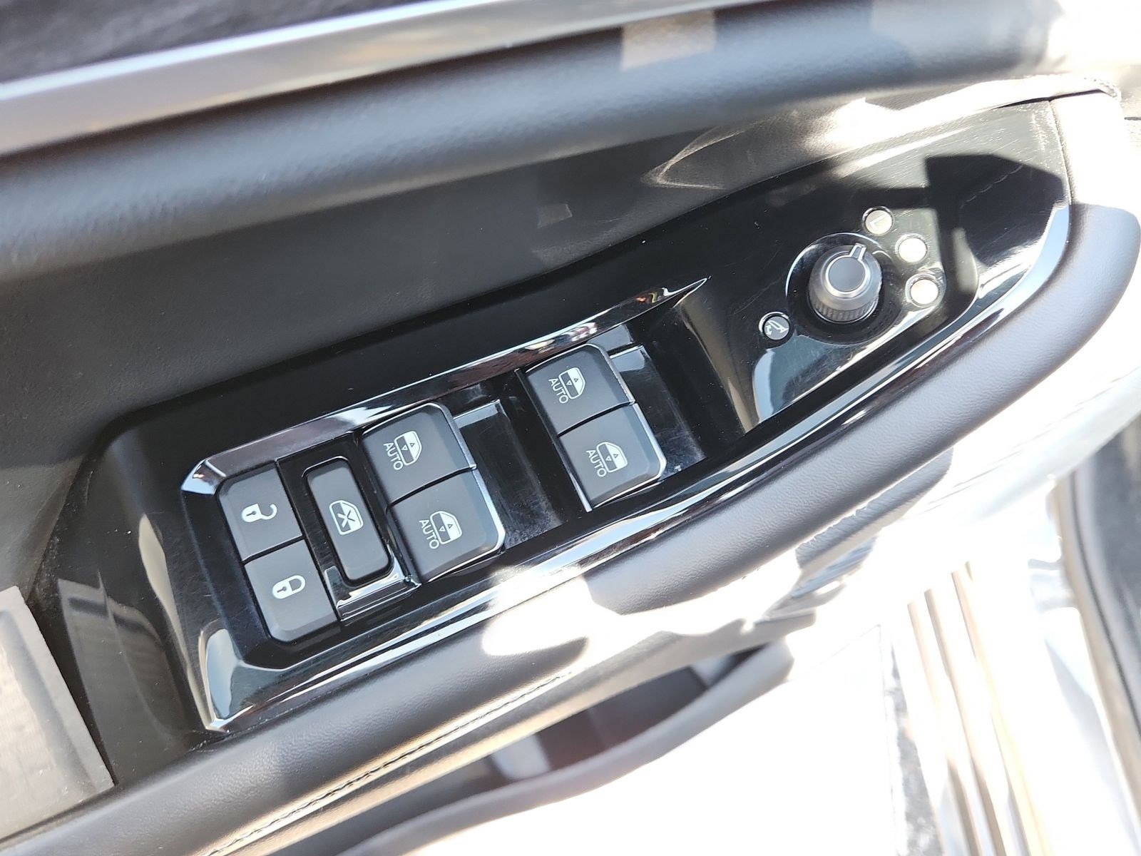 Used 2021 Jeep Grand Cherokee L Overland w/ Luxury Tech Group IV AWD/4WD image 19