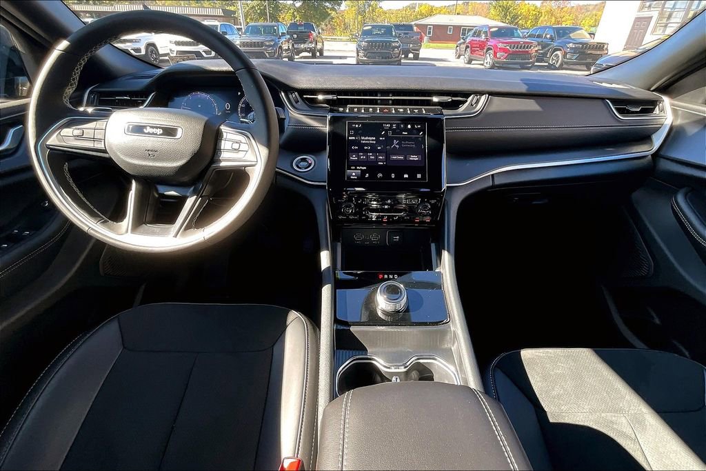New 2025 Jeep Grand Cherokee L Altitude image 4