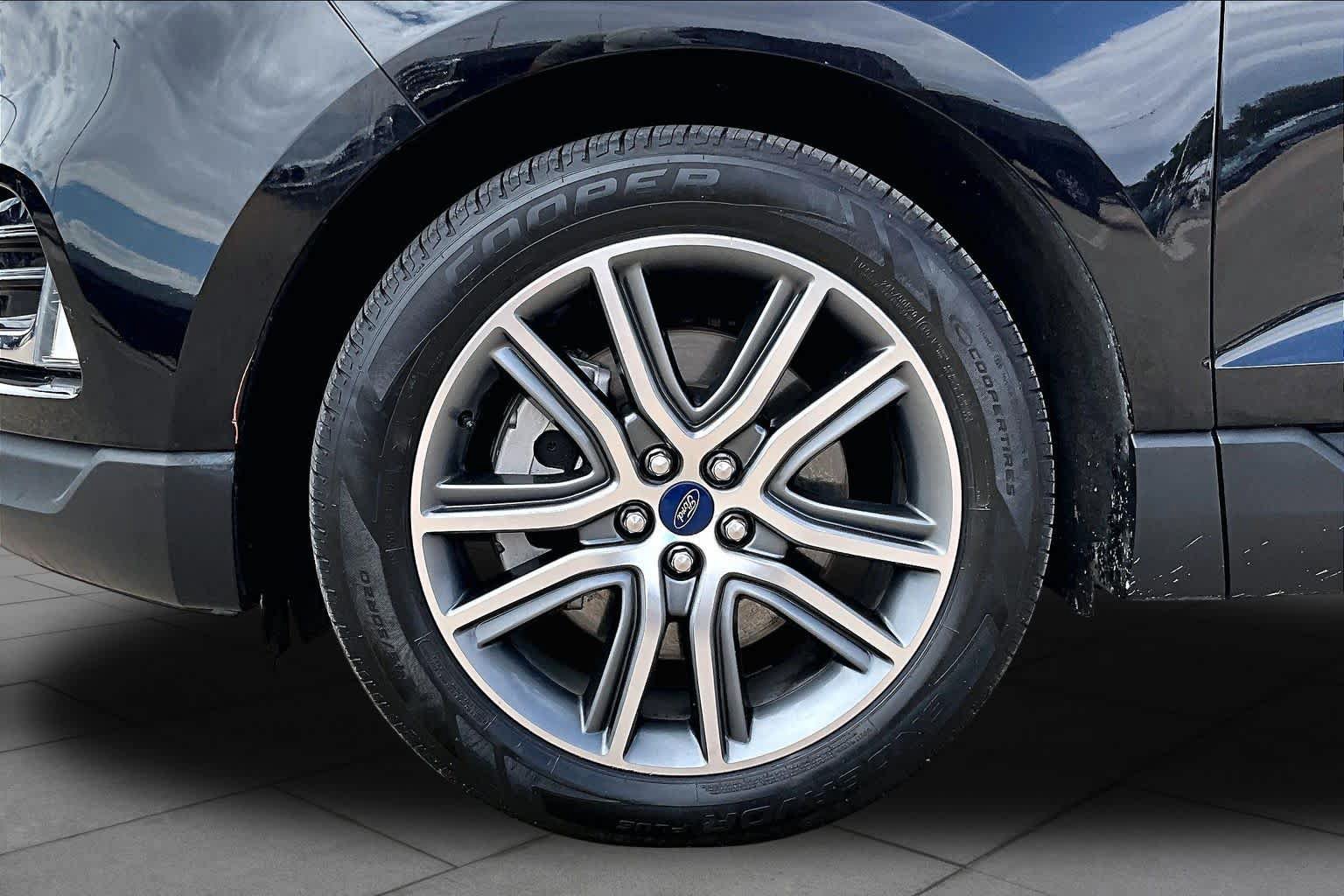 Used 2022 Ford Edge Titanium AWD/4WD image 11