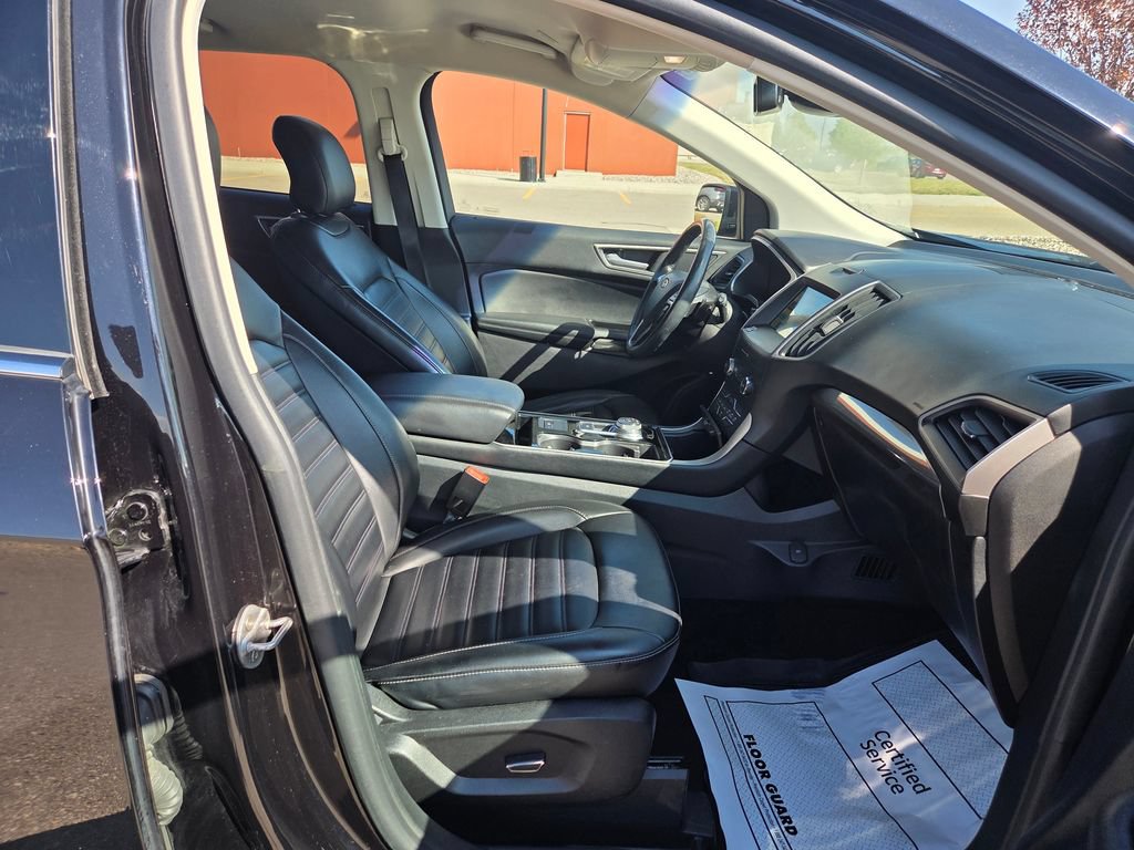 Used 2019 Ford Edge SEL w/ Cold Weather Package AWD/4WD image 33