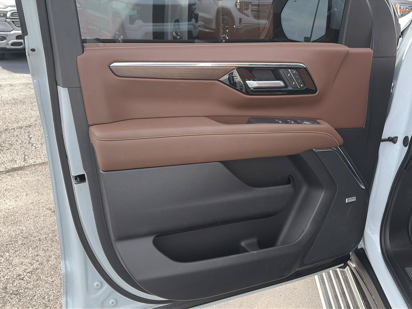 Used 2026 Chevrolet Suburban High Country AWD/4WD image 9