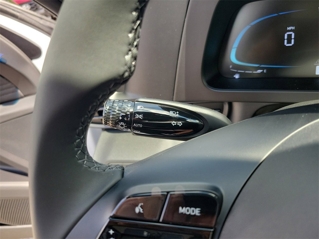 Used 2025 Hyundai Elantra Sport image 16