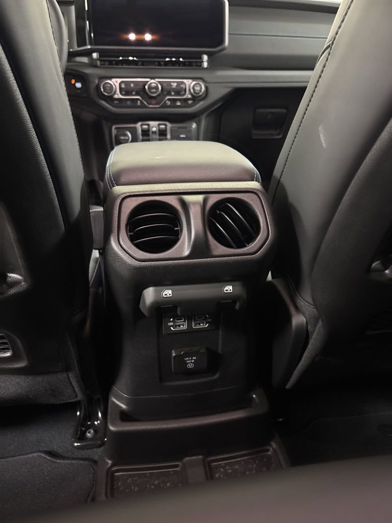 Used 2024 Jeep Wrangler High Altitude image 23