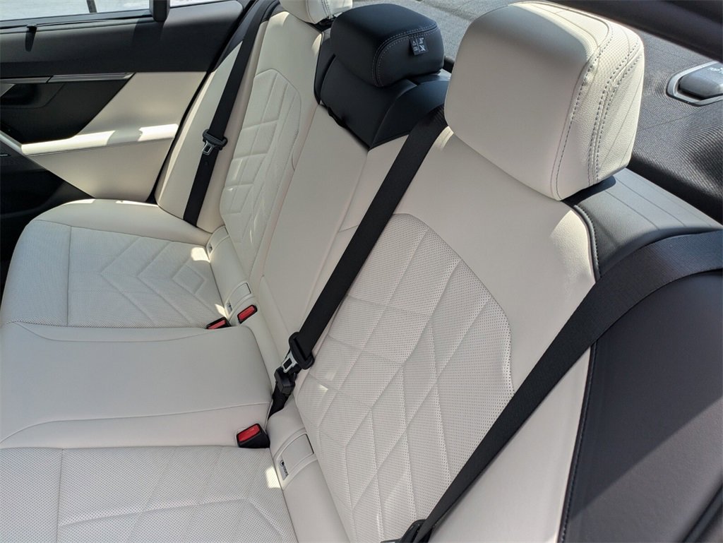 New 2026 BMW 530i w/ Executive Package image 9