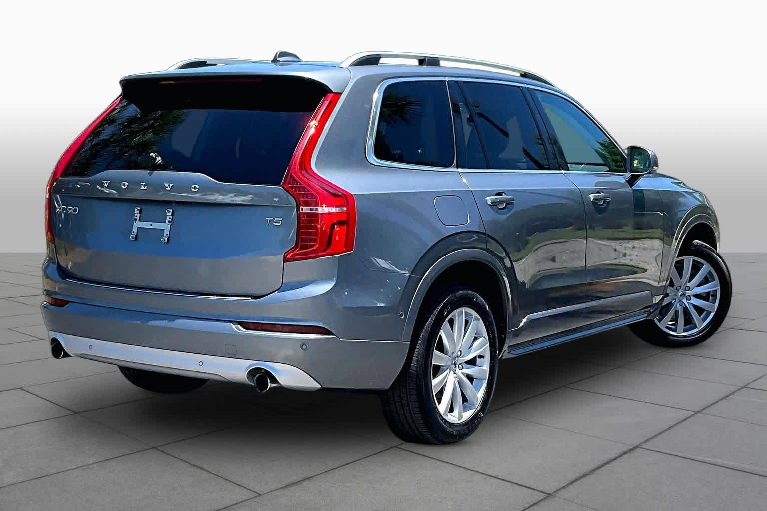 Used 2018 Volvo XC90 T5 Momentum w/ Convenience Package FWD image 13