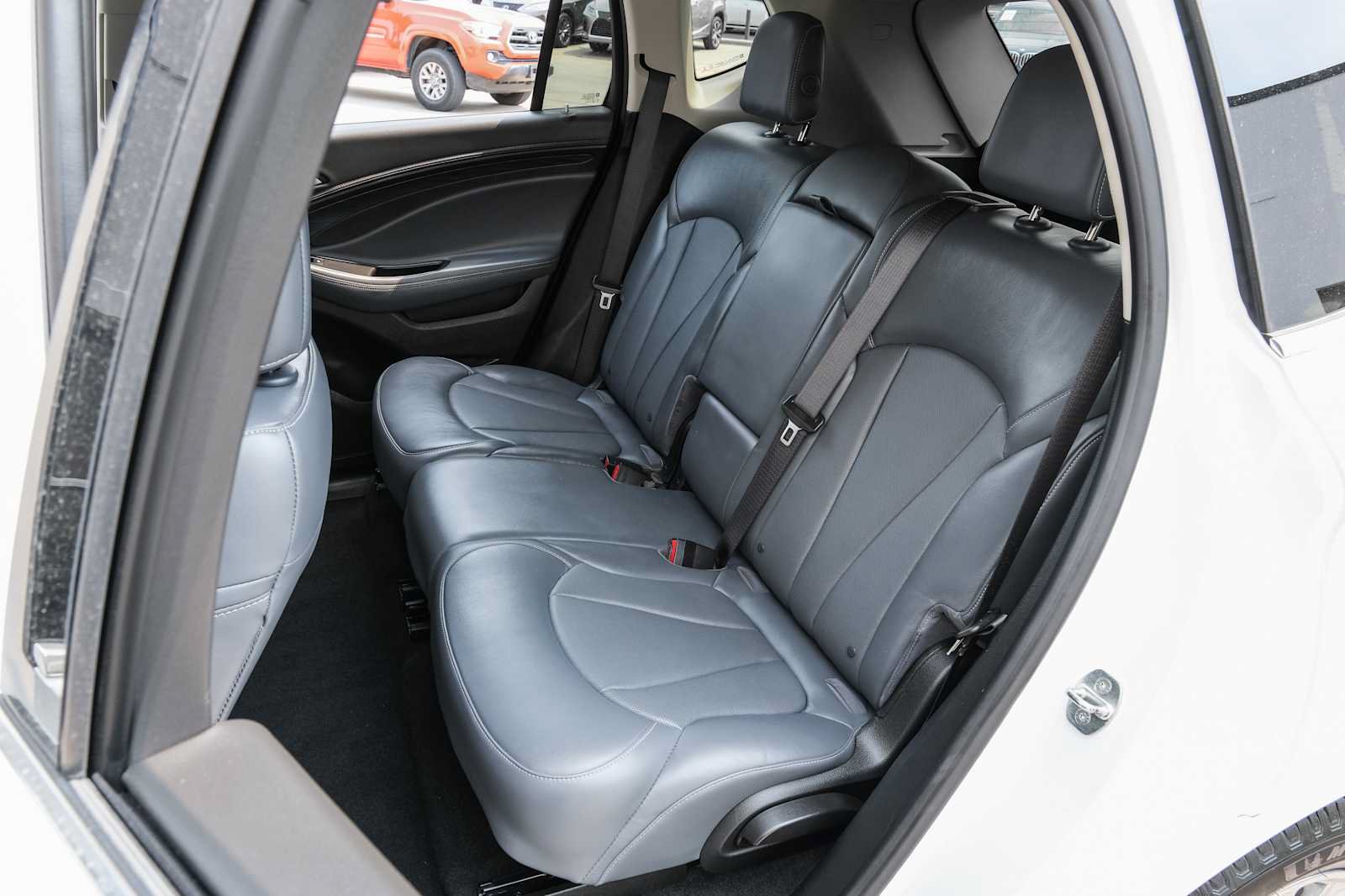 Used 2020 Buick Envision Essence FWD image 28