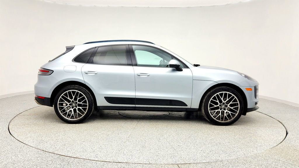 Used 2020 Porsche Macan AWD with Premium Package Plus image 4