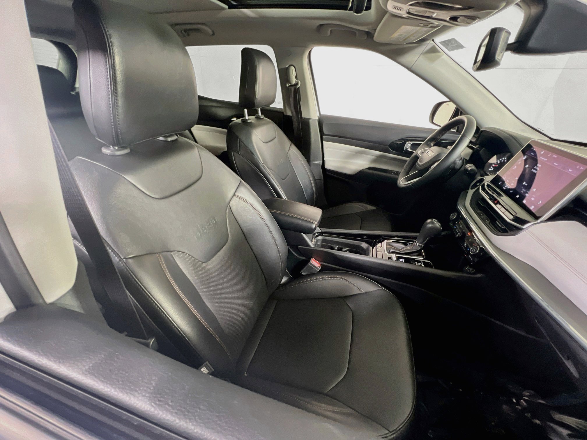 Used 2022 Jeep Compass Limited w/ Sun and Sound Group AWD/4WD image 26
