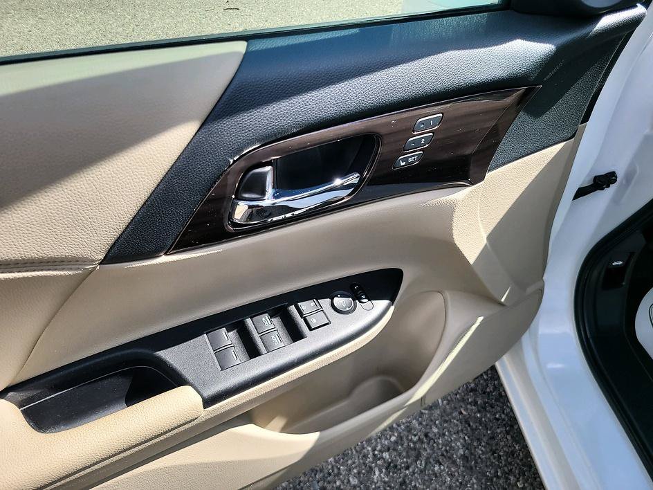 Used 2017 Honda Accord EX-L image 20