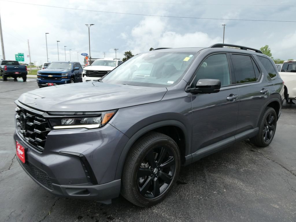 Used 2025 Honda Pilot Black Edition image 8