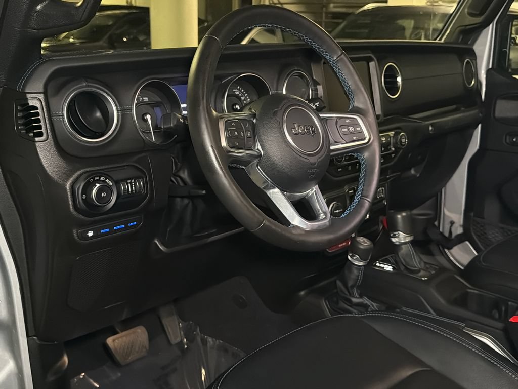 Used 2022 Jeep Wrangler Unlimited Rubicon 4xe w/ Cold Weather Group AWD/4WD image 18