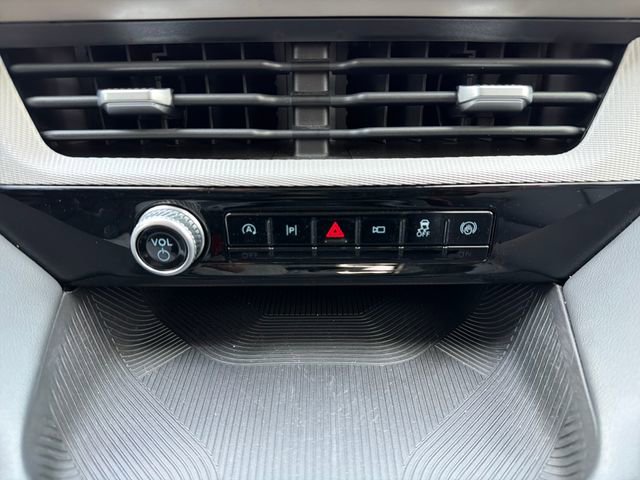 Used 2025 Ford Explorer Active w/ Active Comfort Package RWD image 14