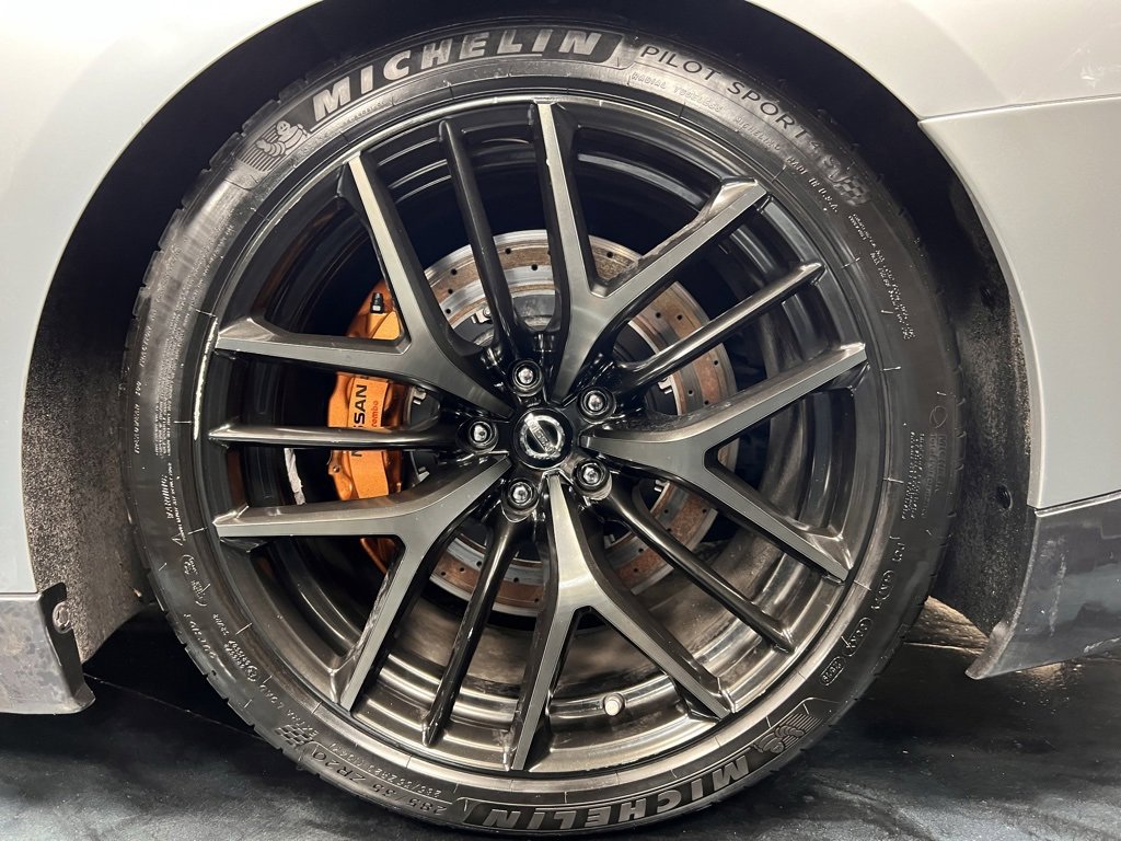 Used 2016 Nissan GT-R Black Edition image 7