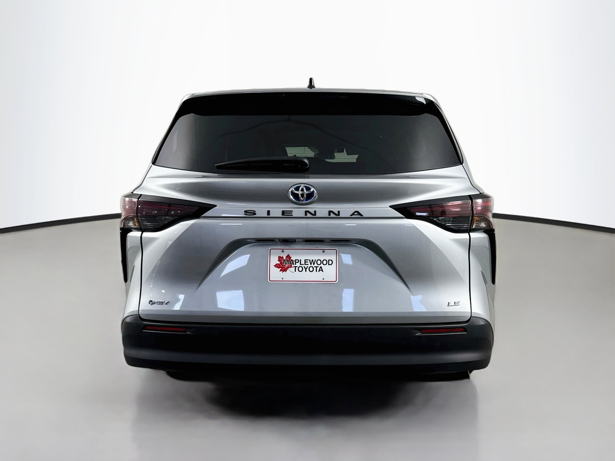 Certified 2025 Toyota Sienna LE FWD image 6