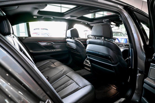 Used 2019 BMW 750i xDrive w/ M Sport Package AWD/4WD image 22