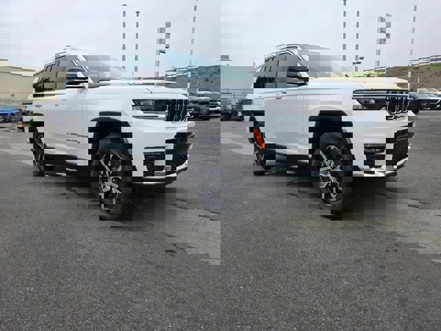 New 2025 Jeep Grand Cherokee L Limited w/ Trailer Tow Package image 9