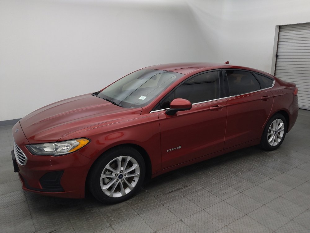 Used 2019 Ford Fusion SE image 2